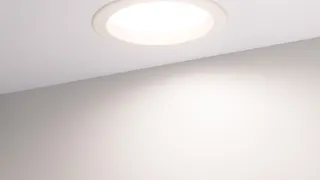 Спальня без люстры: как обойтись только точечным и скрытым светом