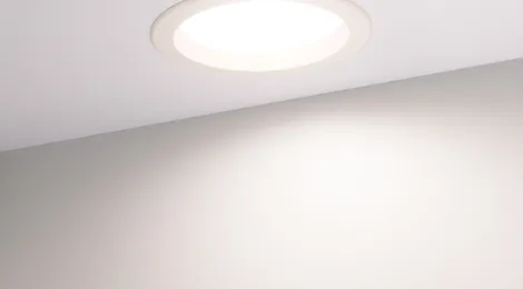 Спальня без люстры: как обойтись только точечным и скрытым светом