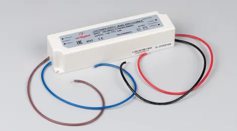 Можно ли использовать обычный блок питания на улице под навесом?