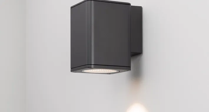 Как фасадные светильники повышают безопасность и комфорт вашего дома